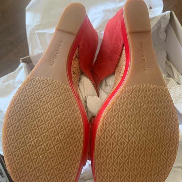 Donald Pliner Myrtle sandal in Tomato! - Picture 5 of 7